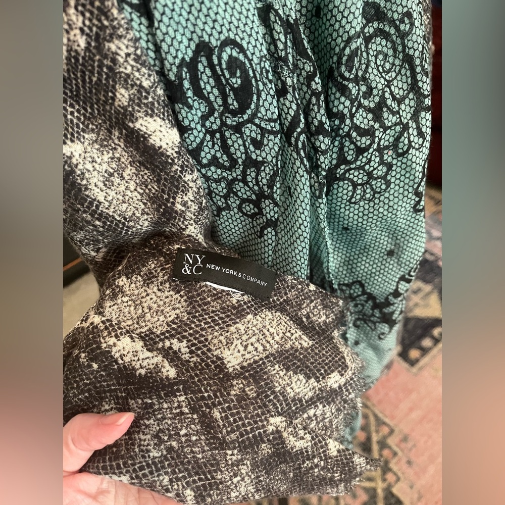 Patterned Scarf Set - Picture 2 of 5